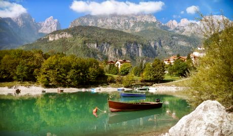 Einmalig schön – der Molvenosee im Naturpark Brenta Dolomiten